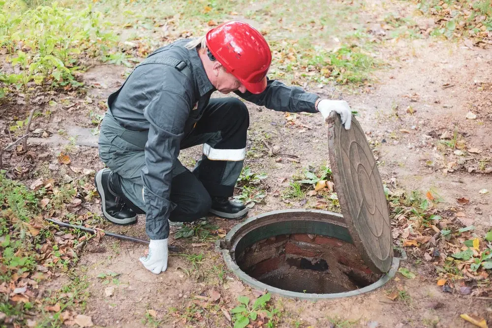 Limpeza de Sumidouro na Zona Oeste RJ: importância da manutenção preventiva